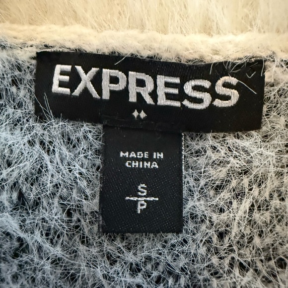Express Black White Plaid Fuzzy Knit Sweater Cropped Long Sleeve Size Small - Picture 6 of 7